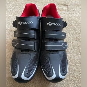 Like-new cycling shoes